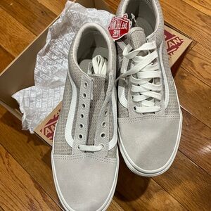 Vans Men's Beige and White Sneakers
